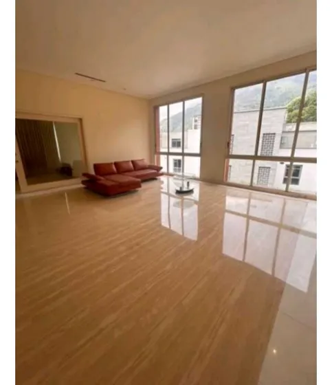 Se Alquila Ph 900m2 Country Club 1090
