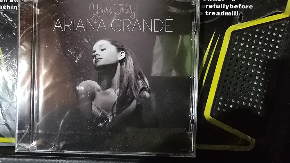Ariana Grande Yours Truly デラックス・エディション Amazon.co.jp