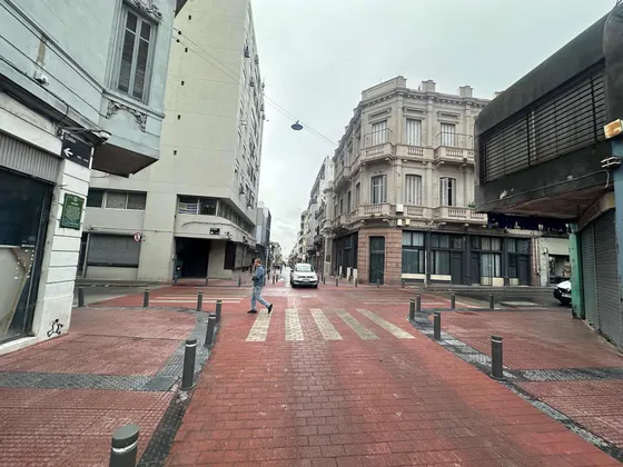 Sp- Colon Y 25 De Mayo 190m2 3 Niveles 2 Baños Bueno