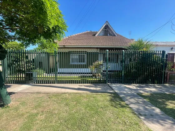 Chalet En Venta En B° Parque Santa Rita, Longchamps