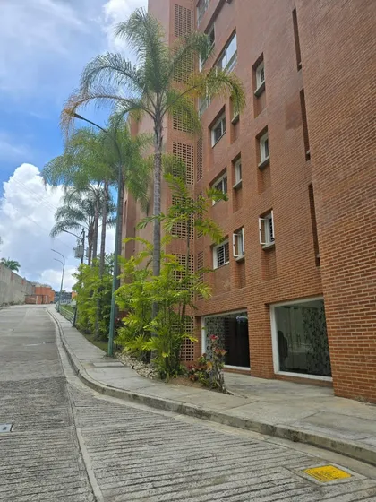 Alto Hatillo, Lujoso Edif.,  Pb De 60 Mts2 Techados + 30 Mts2 Terraza,  1hab., 1 Baño, 2 Puestos, Nuevo, Pisos Cemento Pulido. Pozo Agua. Lo Quieres? Puedes Pagar El 50% Final, En 2 Años, 24 Cuotas