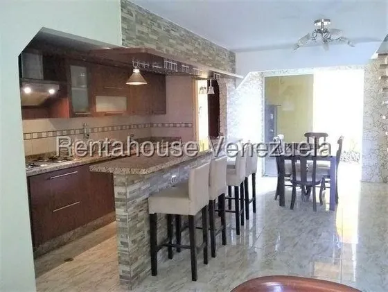 Mayra Lara Rah Alquila Hermosa Casa En Hacienda Yucatán, 3 Habitaciones, 3 Baños, 2 P/e, Amoblada, Vigilancia Privada