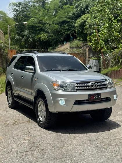 Toyota Fortuner .