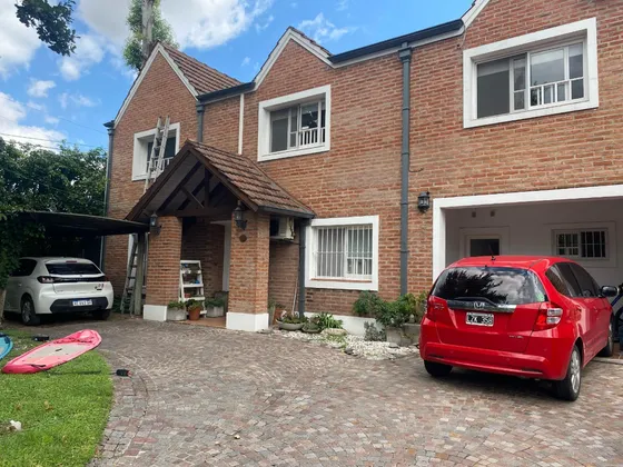 Impecable Chalet En Barrio Privado.