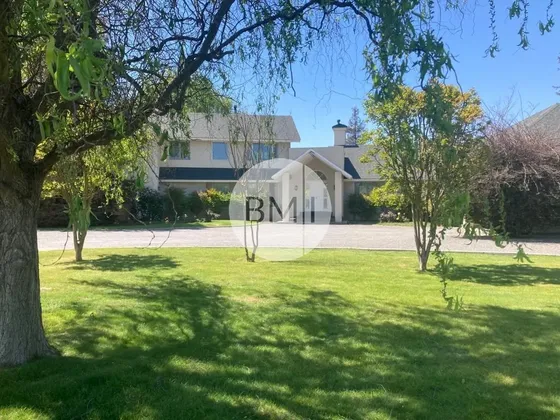 Casa En Venta De 5 Dorm. En Buín