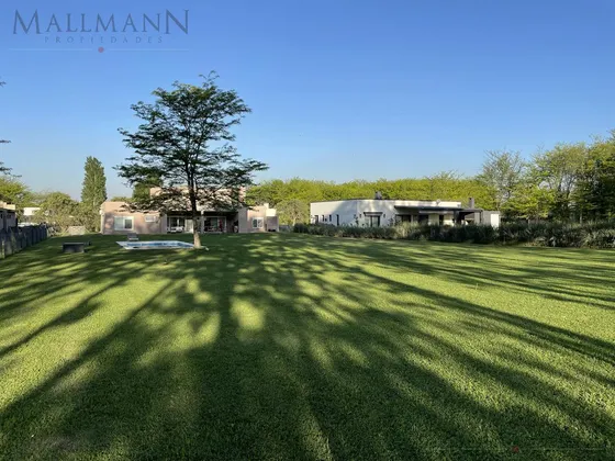 Venta Casa  4 Amb Vista Campo En Estancias Del Pilar Golf