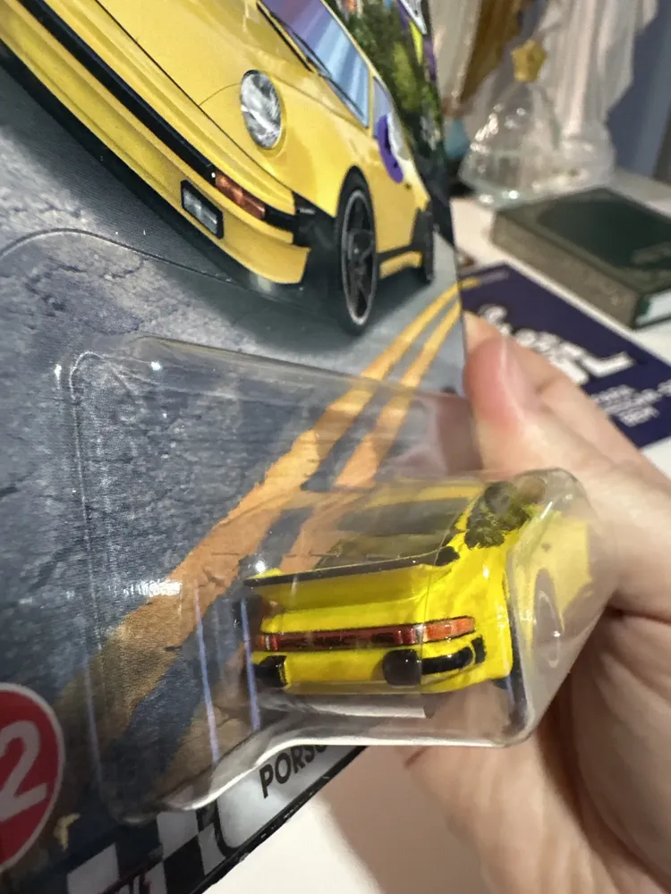 Hot Wheels Porsche 911 Turbo 930 Amarelo Boulevard 2023