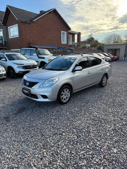 Nissan Versa 1.6 Advance 5vel Mt