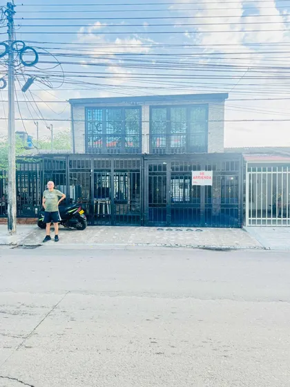 Vendo Casa De 2 Pisos, Con 3 Aptos Arrendados