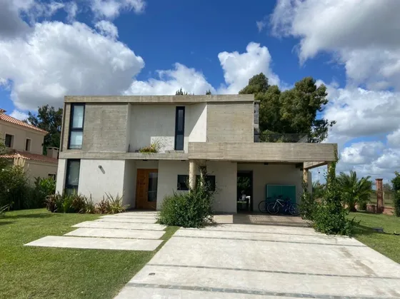 Casa Alquiler Barrio Privado Tristán Suarez