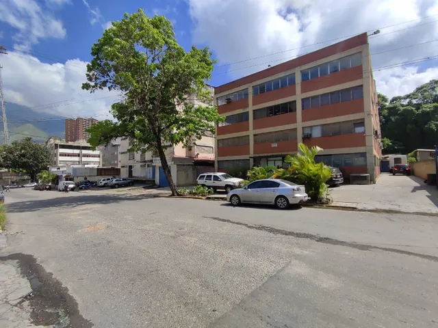 Piso Industrial / Alquiler / Palo Verde / 2 B. / 430 M² 