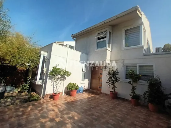 Casa En Venta De 4 Dorm. En Maipú