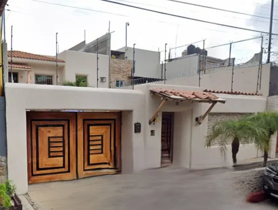 Propiedad En Condominio Con Acceso Controlado, 4 Recamaras, 3 Baños, 2 Lugares De Estacionamiento, A 5 Minutos De La Playa 