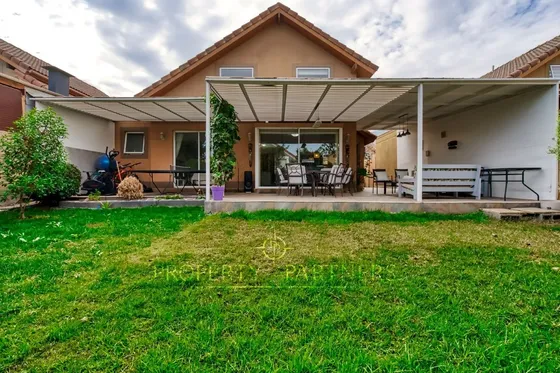 Impecable Y Encantadora Casa En Condominio Sector...