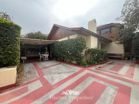 Casa En Venta De 4 Dorm- 3 Baños. En La Reina