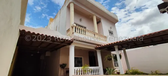 José Trivero Vende Amplia Y Bella Casa En Barquisimeto