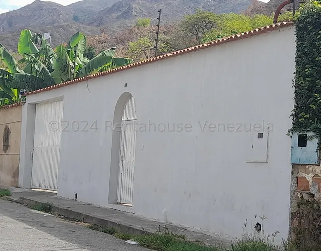 Casa En Venta En Las Mayas El Limón Excelente Estado De Conservación Amplia Cómoda Económica Lista Para Firmar Nela 25-4637