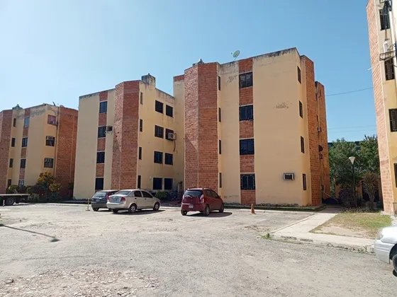 Sky Group Alquila Apartamento En Paraparal. Los Guayos. Residencias Araguaney