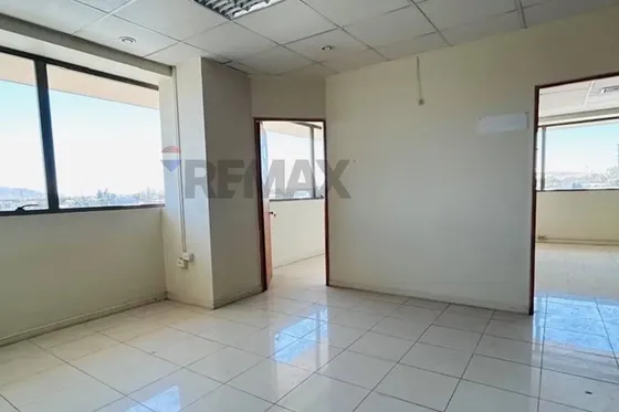 Amplia Oficina En Arriendo