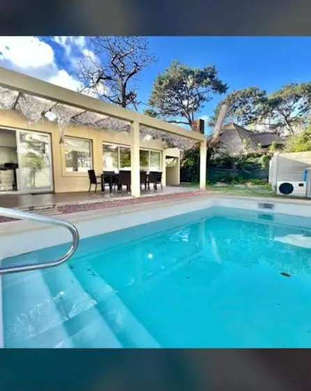 Casa En Alquiler De 3 Dormitorios C/ Cochera En Lugano