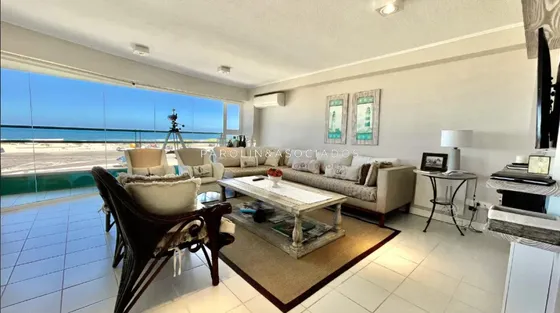 Apartamentos De 3 Dormitorios En Venta En Martinique, Punta Del Este.