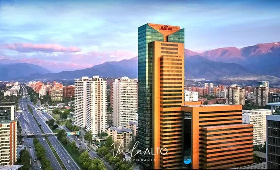 Oficina En Arriendo En Las Condes / Marriott / 6 Estac.