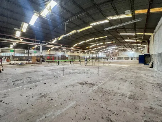 Nave Industrial En Venta O Alquiler En Pontevedra De 8000 M2