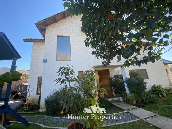 Casa En Venta De 5 Dorm. En Machalí - La Hacienda - Rancagua
