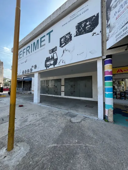 Vende Local Comercial Av. Bolívar Norte, Frente A Mango Bajito