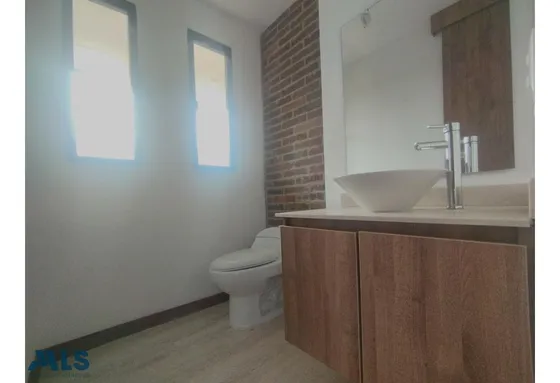 Venta De Apartamento En Edificio Del Retiro(mls#247834)