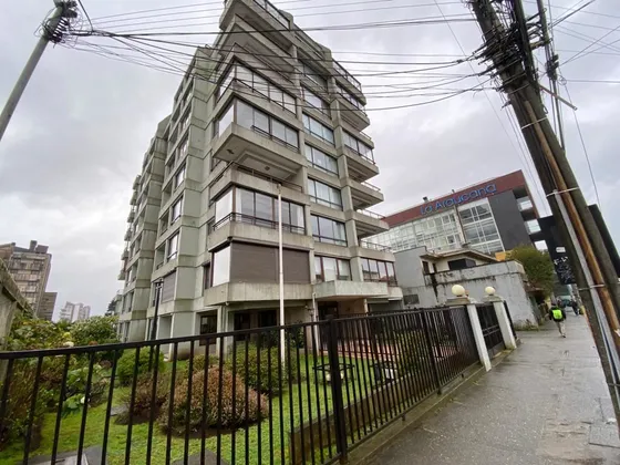 Departamento En Venta De 4 Dorm. En Valdivia