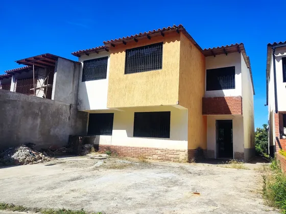 Venta De Casa Lomas De Monteclaro En Obra Gris