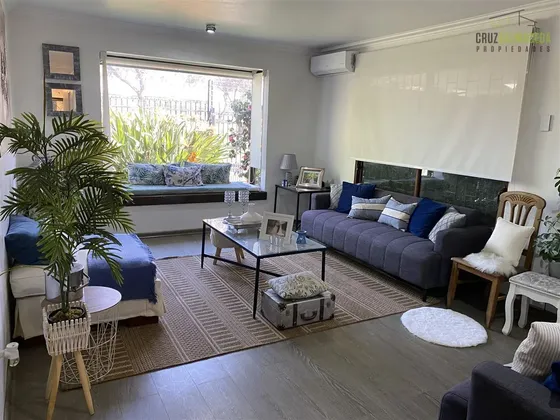 Casa En Venta De 4 Dorm. En Peñalolén