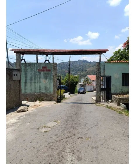 Casa Lagunetica 135.49 Mts 2 6 Hab 4 Baños 5 P/e