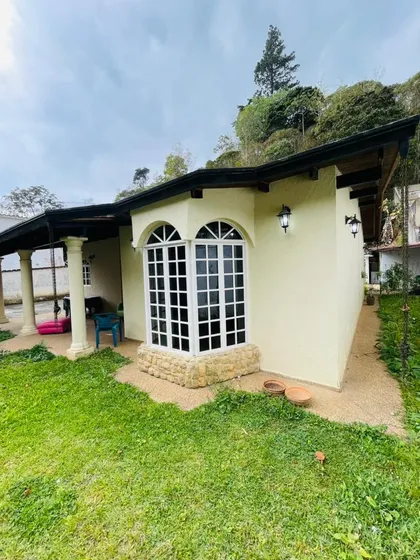 Hermosa Casa Acogedora En Venta De Un Solo Nivel . Dirección:san Antonio De Los Altos Urb. Sector El Picacho. A 2min De La Panamericana- A La Panadería La Lenotre . Metros Cuadrados:250 Precio Negoc