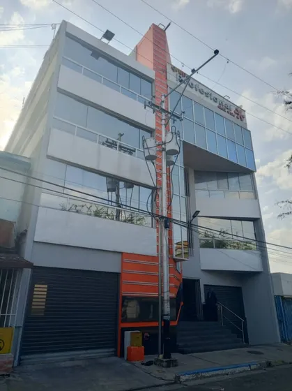 Rivero Bienes Raices Promociona Y Vende Oficina En El Centro Profesional Del Sur Av. Fuerzas Aéreas.