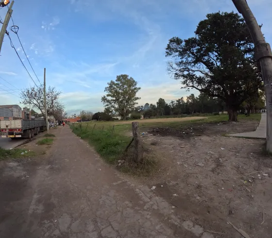 Alquilo  Fracción De Tierra -  5300m2- Monte Grande - Sobre Avenida!!