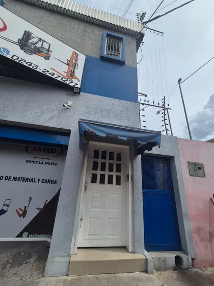 Oficina  En Alquiler Av. Los Cedros Totalmente Amoblada