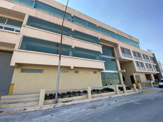 Edificio En Renta En Arco Vial García