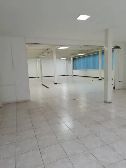 Samir Trosel Vende O Alquila  Terreno Con 2 Locales Comercial Con Excelente Ubicacion En Plena Av Bolivar De Valencia Estado Carabobo