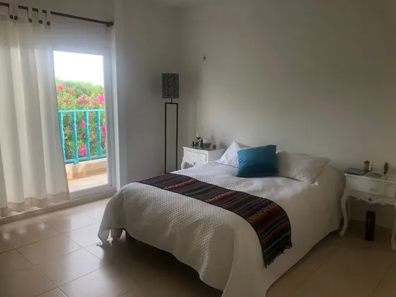 Se Alquila Casa Amoblada De 5 Habitaciones Con Jardín Y Kiosco