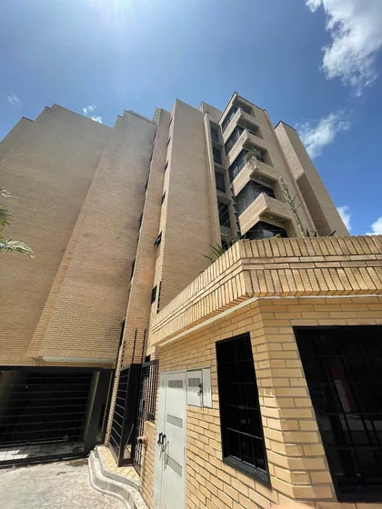 En Alquiler Apto 108m2 2h+s/2,5b+s/2p Campo Alegre 