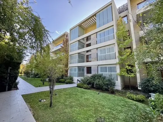Departamento Duplex Con Jardín En Ave Charles Hamilton