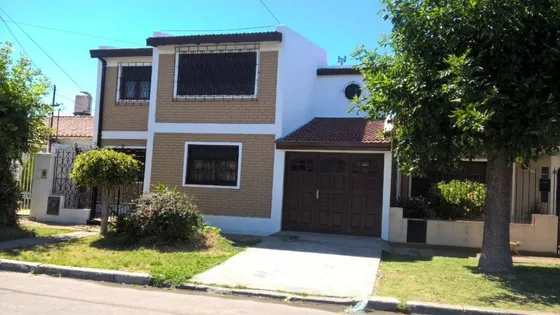 Hermoso Chalet 4 Ambientes - Banfield