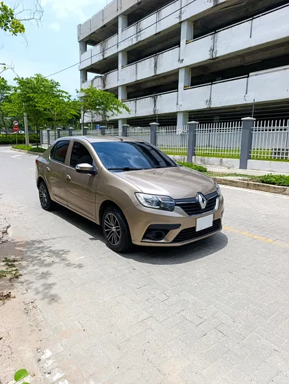 Renault Logan 1.6 Expression / Life +