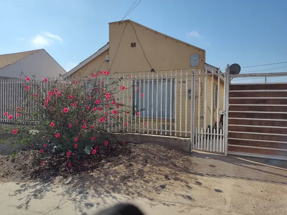 Casa En Venta De 3 Dorm. En La Serena