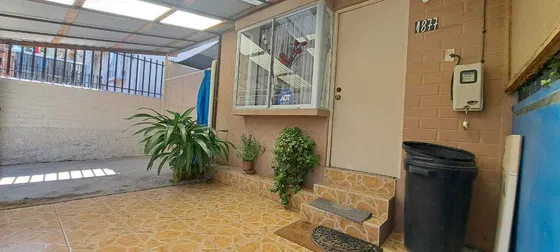 Venta Casa Pareo Simple Troncos Viejos (80116)