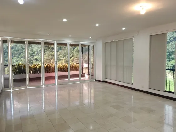 Venta Apartamento Oeste De Cali. Vive En Un Sitio Con Vista Panoramica, Rodeado De Naturaleza. Los Espacios Amplios Y Finos Acabados Hacen De Este Apartamento Un Espacio Inigualable Para Vivir.
