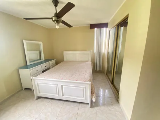Evaristo Morales - Su Oportunidad De Inversión¡!! - Apartamento En Venta Vacío - 105 Mt2 Piso 3 Balcón 2 Habitaciones 1 Baño Sala-comedor Cocina Cuarto De Servicio Área De Lavado 1 Parqueo