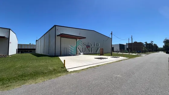 Galpón En Alquiler De 2000m2 Ubicado En Plátanos
